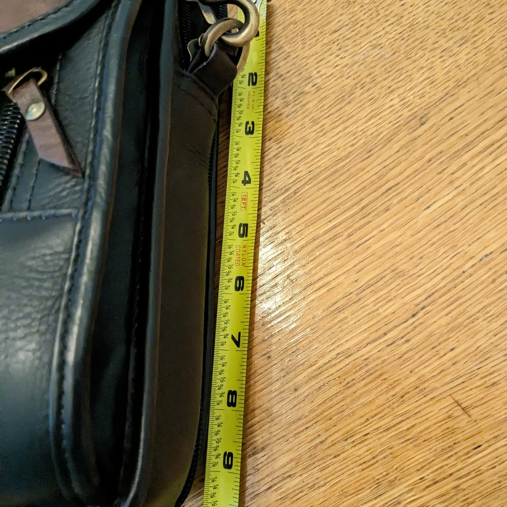 LAND Genuine Leather Cross Body handbag, organizer, lots of pockets - Picture 13 of 14